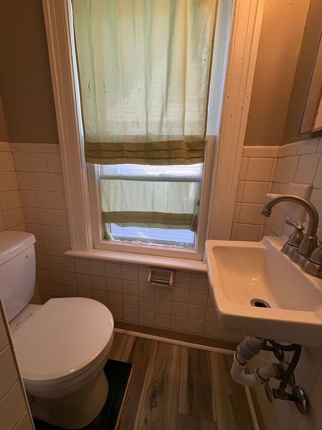 Building Photo - Three Bedroom Single Family Home!