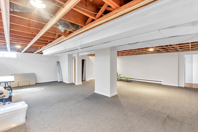 Building Photo - 16345 Pollyanna St