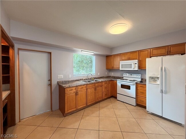 Building Photo - 2114 Dora St