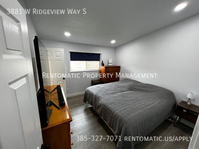 Building Photo - 3881 Ridgeview Way