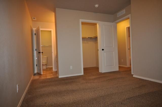 Building Photo - 5700 S Summit Creek Way
