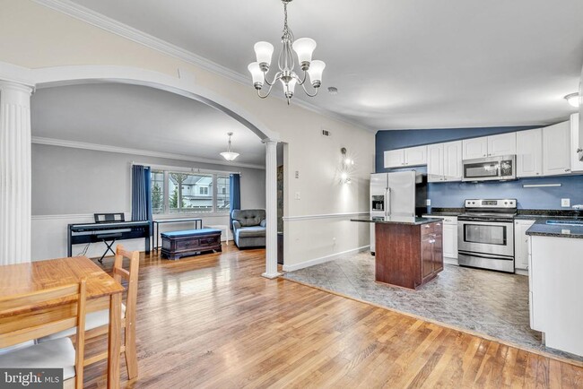 Building Photo - 4415 Elmwood Dr