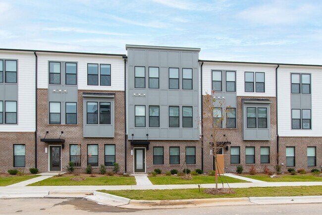 Building Photo - Stunning 4-Bedroom Home for Rent in Prime Cary Location!