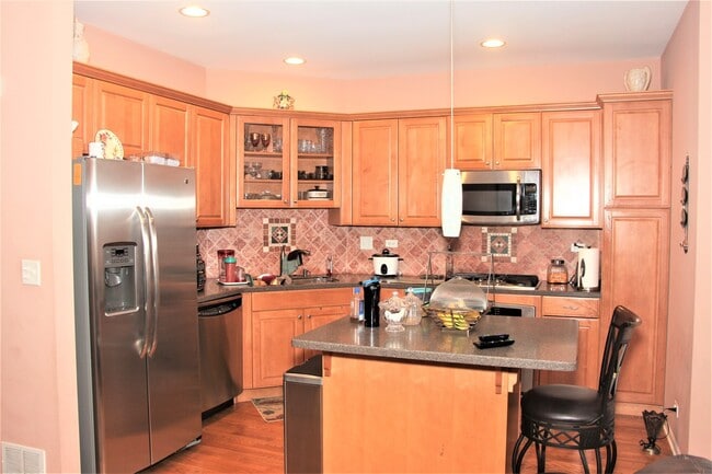 Building Photo - 2492 Waterbury Ln