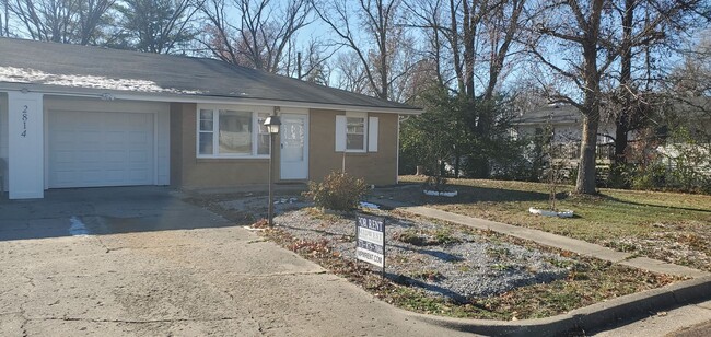 Primary Photo - 2bd, 1 ba duplex, central N Columbia near ...