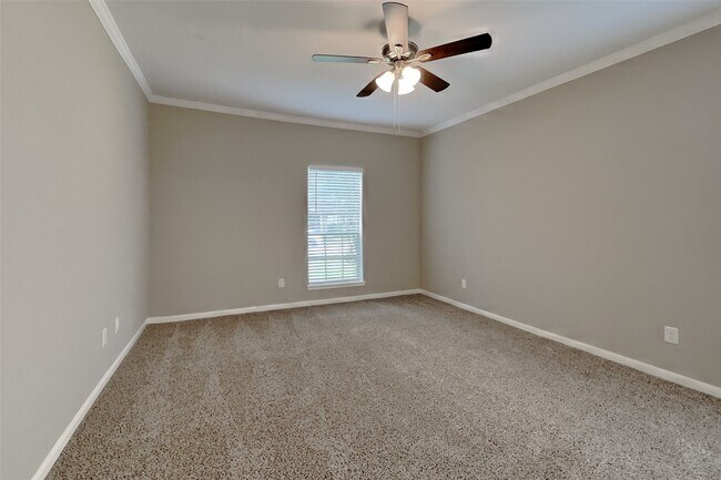 Building Photo - 702 Fernglade Dr