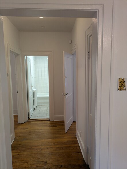 Building Photo - 70 Benham St