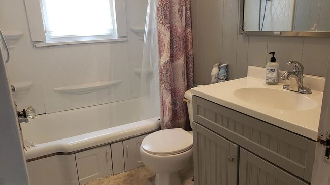 Building Photo - Charming 2BR House in Kingsport