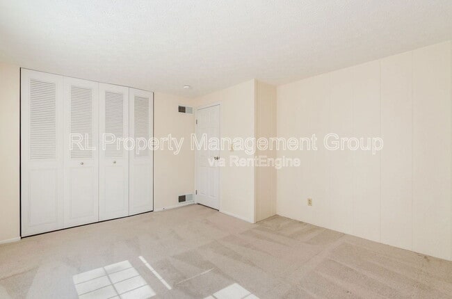 Building Photo - 66 Haddam Pl E