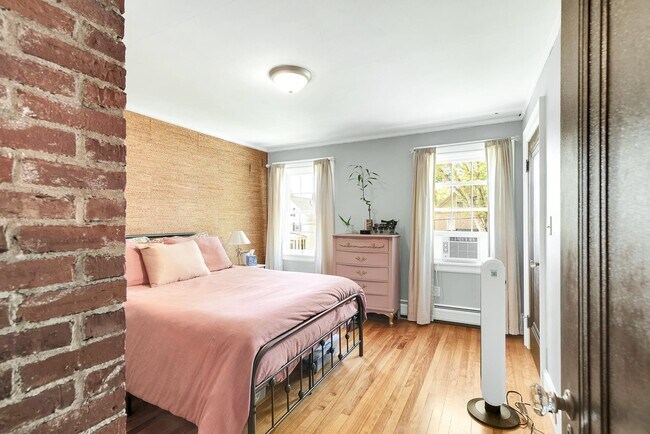 Building Photo - 107 Mt Vernon St