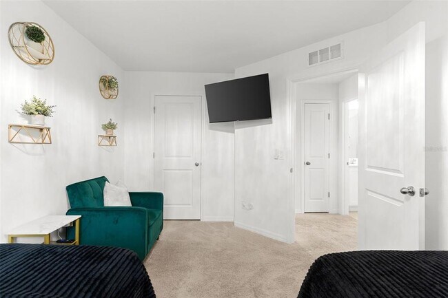 Building Photo - 840 Longboat Dr