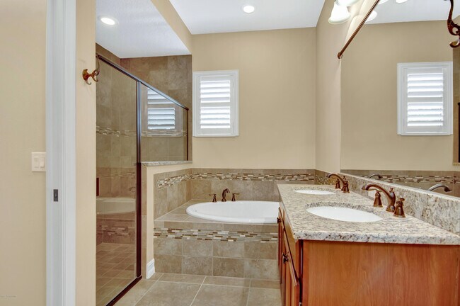 Building Photo - 7055 Primavera Ln