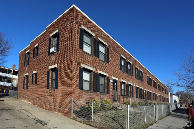 Building Photo - 1128 16TH ST NE