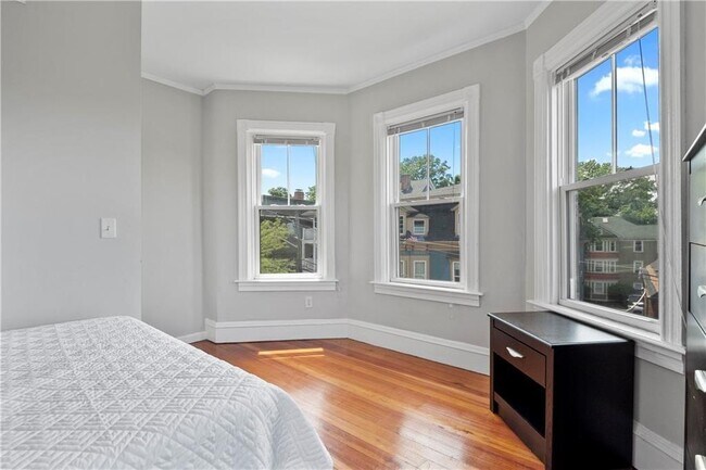 Building Photo - 71 Olney St
