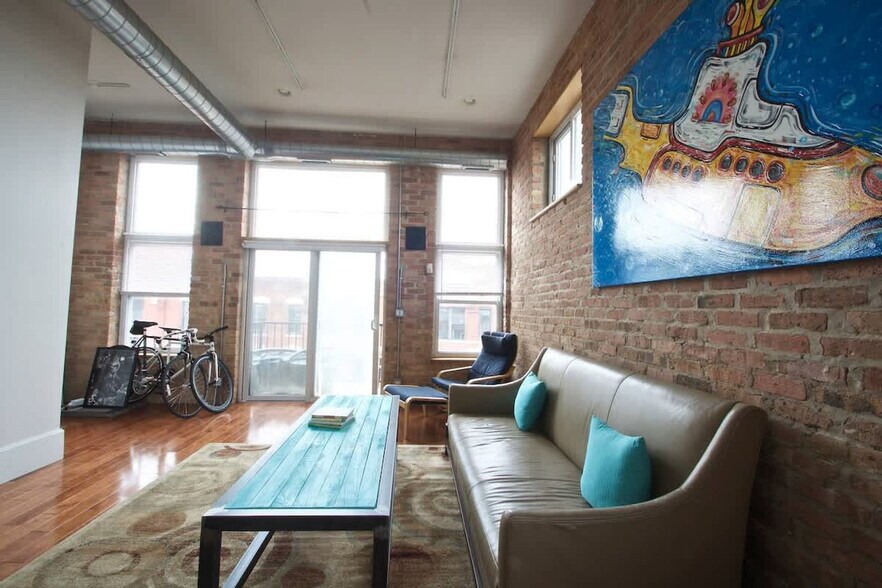 Building Photo - 1541 N Milwaukee Ave