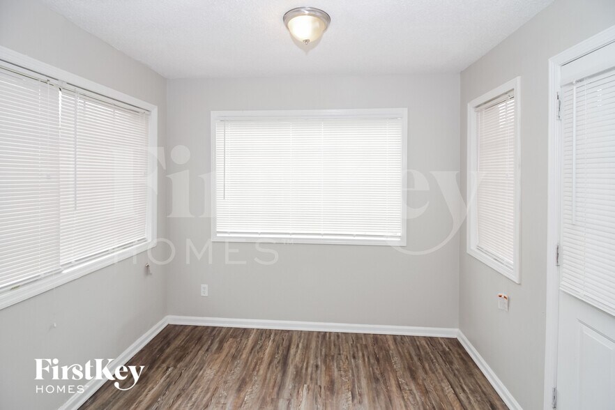 Building Photo - 5191 Kingswood Cove