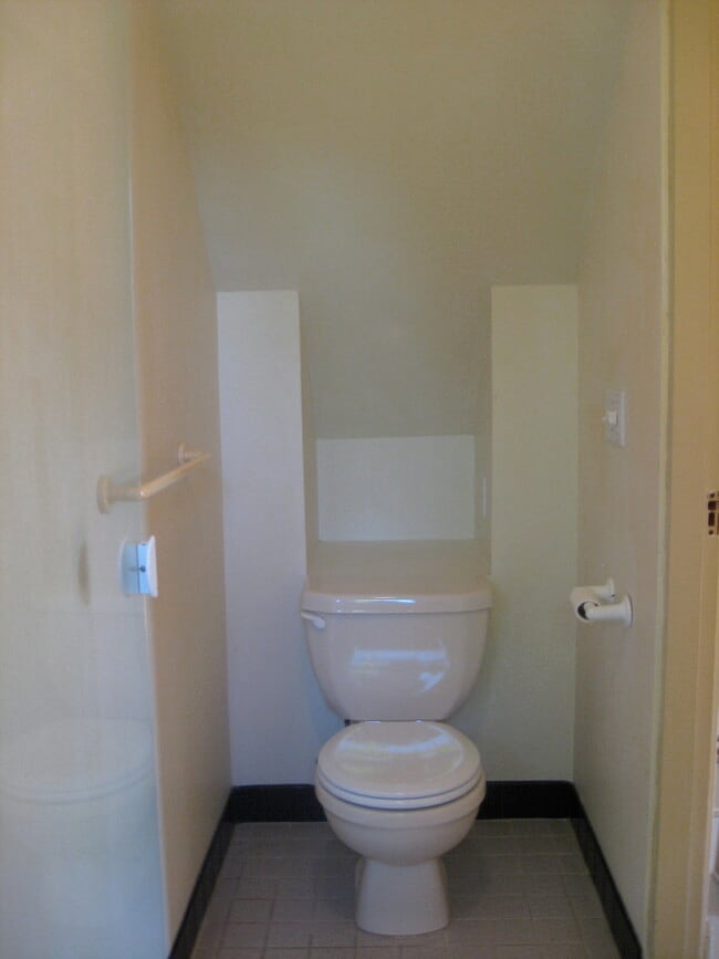 Building Photo - 1332 SE 44th Ave