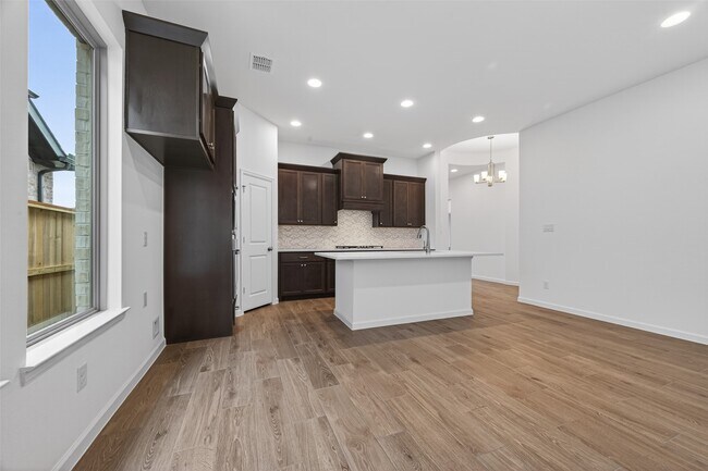 Building Photo - 5015 Bowen Pr Dr