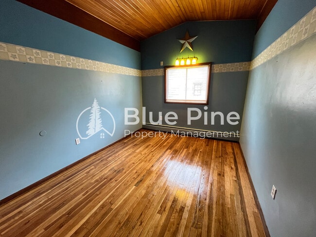 Building Photo - 755 9th St