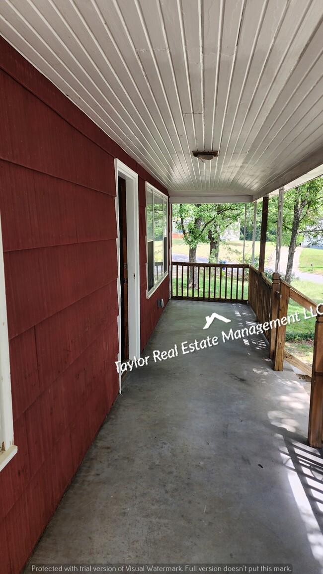 Building Photo - 1329 Sunnyside St
