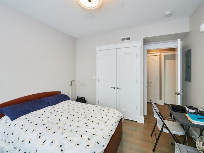 Building Photo - 77 Dix St