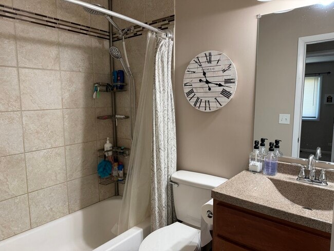 Building Photo - 668 Niagara Dr