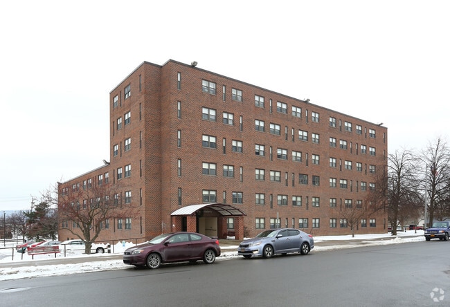 Primary Photo - Chancellor Apartments