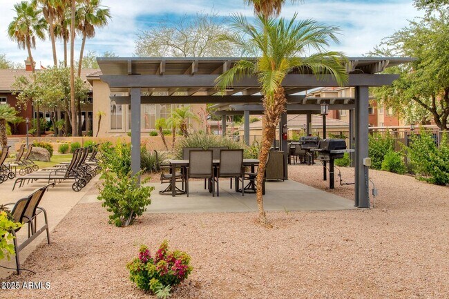 Building Photo - 5401 E Van Buren St