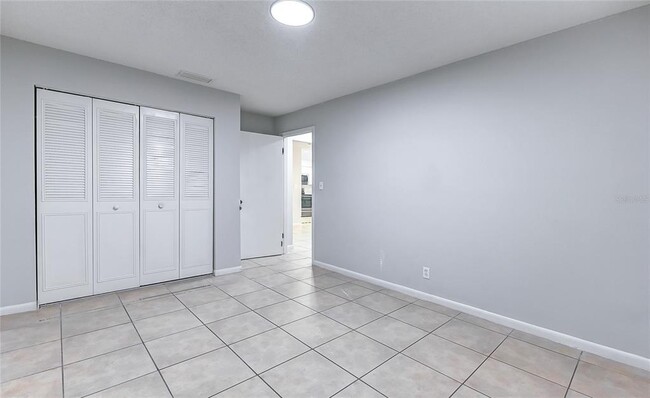 Building Photo - 1421 NE 38th St