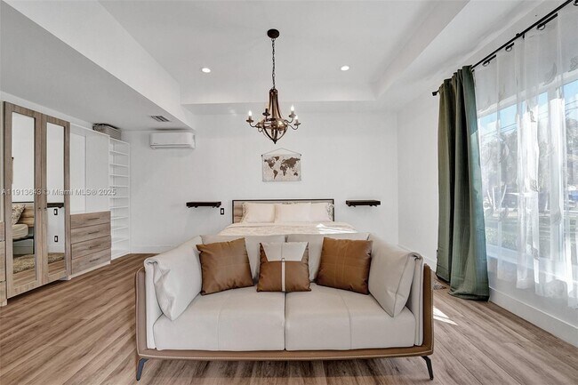 Building Photo - 2661 NE 22nd Ct