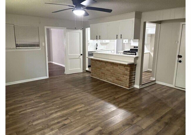 Building Photo - 4825 Brinkley St