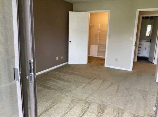 Building Photo - 2283 Hedgerow Road