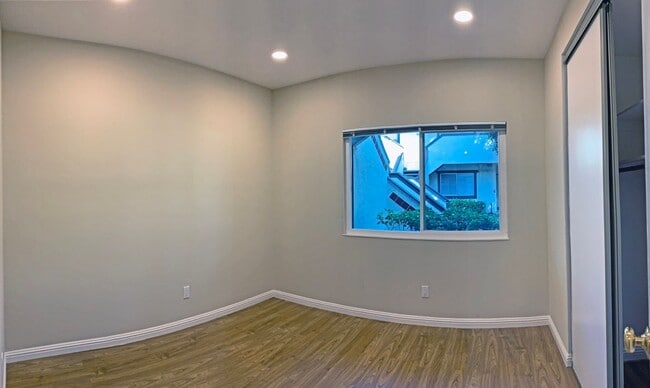 Building Photo - Beautifully Updated 2 Bedroom, 2 Bathroom ...