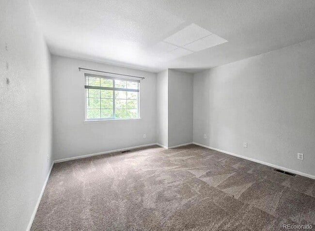 Building Photo - 5472 Balsam Ct