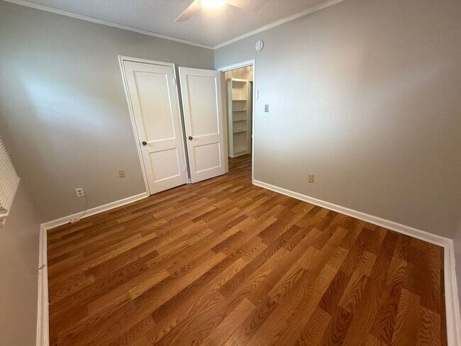 Building Photo - Nice Home In the U of M Area