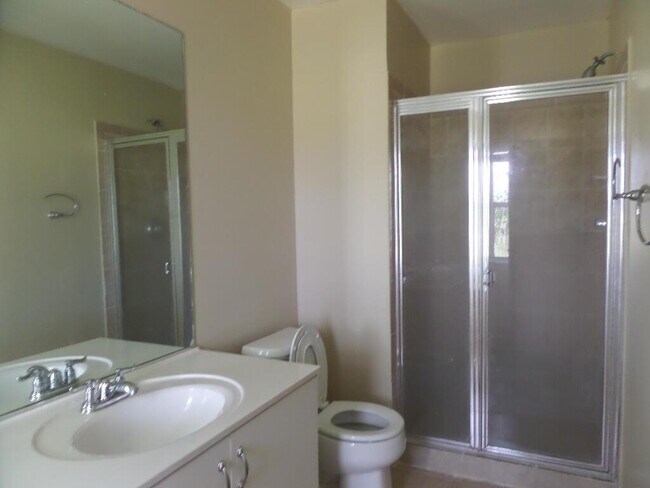 Building Photo - 9661 Santa Rosa Dr