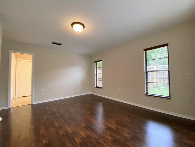 Building Photo - 214 Stevenage Dr