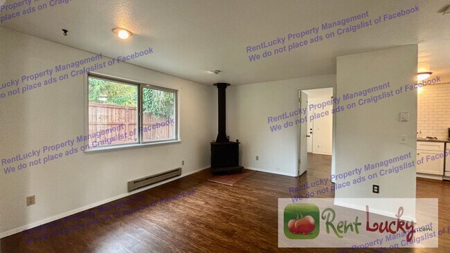 Building Photo - NE Tacoma, Quiet 3 Bed, 2 Bath Rambler - S...