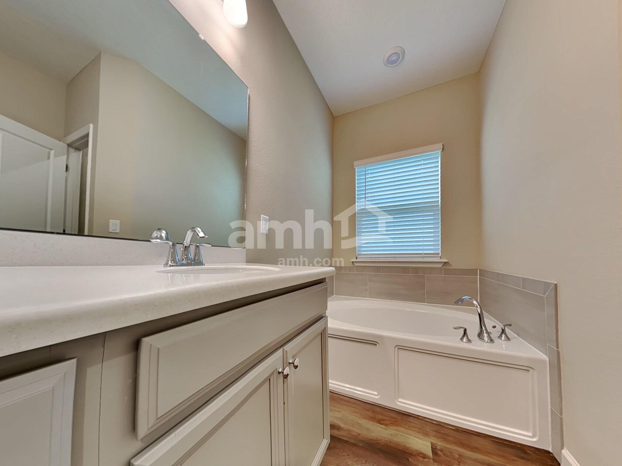 Building Photo - 151 Hemlock Point