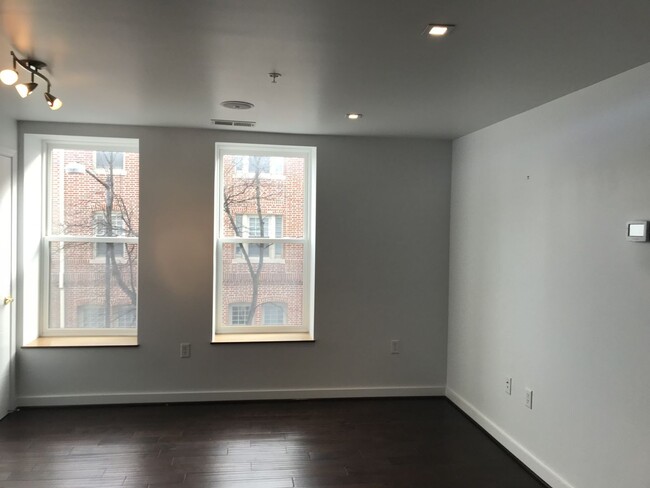 Building Photo - Modern 2 Bedroom in Adams Morgan!