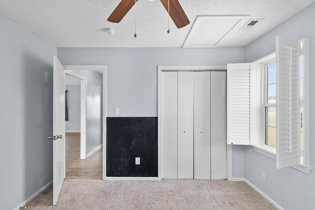 Building Photo - 3 Bedroom 2 Bathroom Home