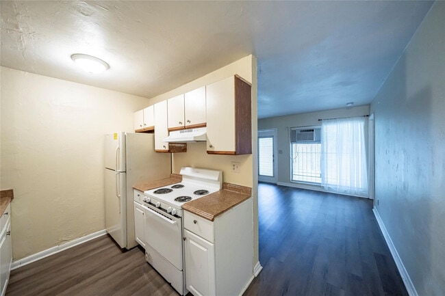 Building Photo - 420 NE 1st Ave.