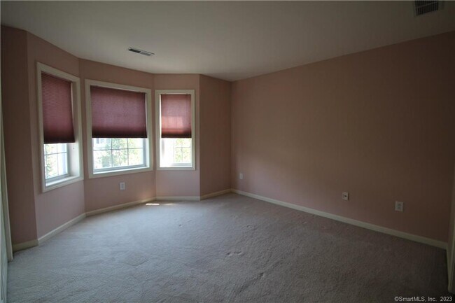 Building Photo - 1001 Cypress Dr