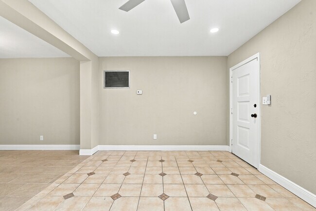 Building Photo - 1704 Paine Ave