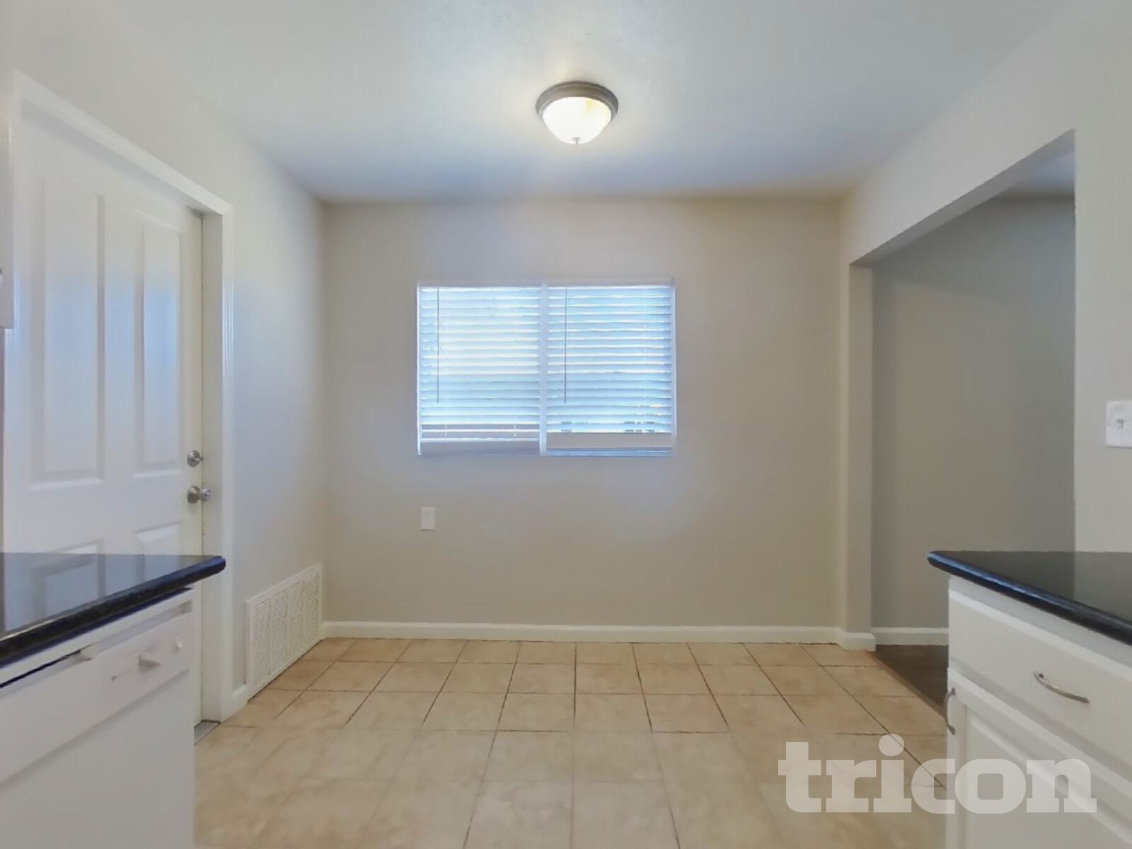 Building Photo - 916 Jacobsen St