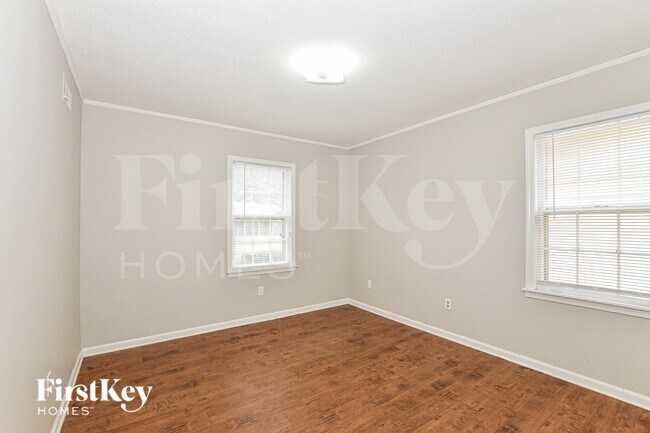 Building Photo - 5819 Fox Lair Ave