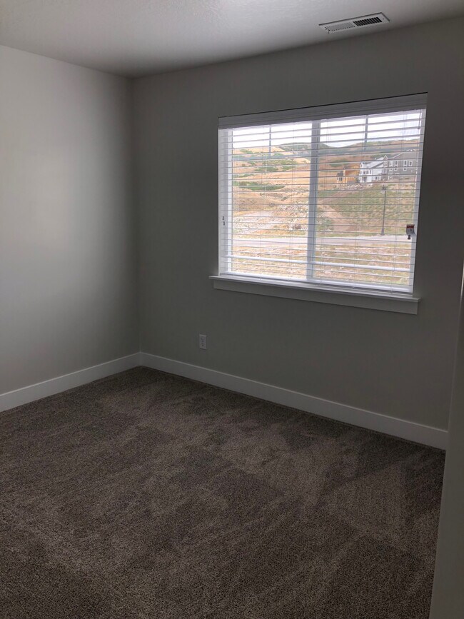 Building Photo - 4356 W Sykes Ln