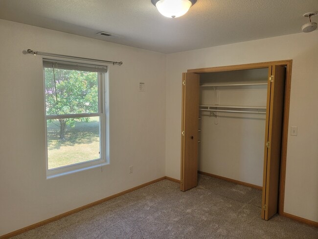 Building Photo - 1002 S Adams Ct