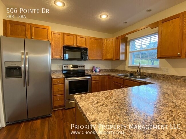 Building Photo - 506 Pointe Dr