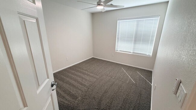 Building Photo - 45677 W Ranch Rd